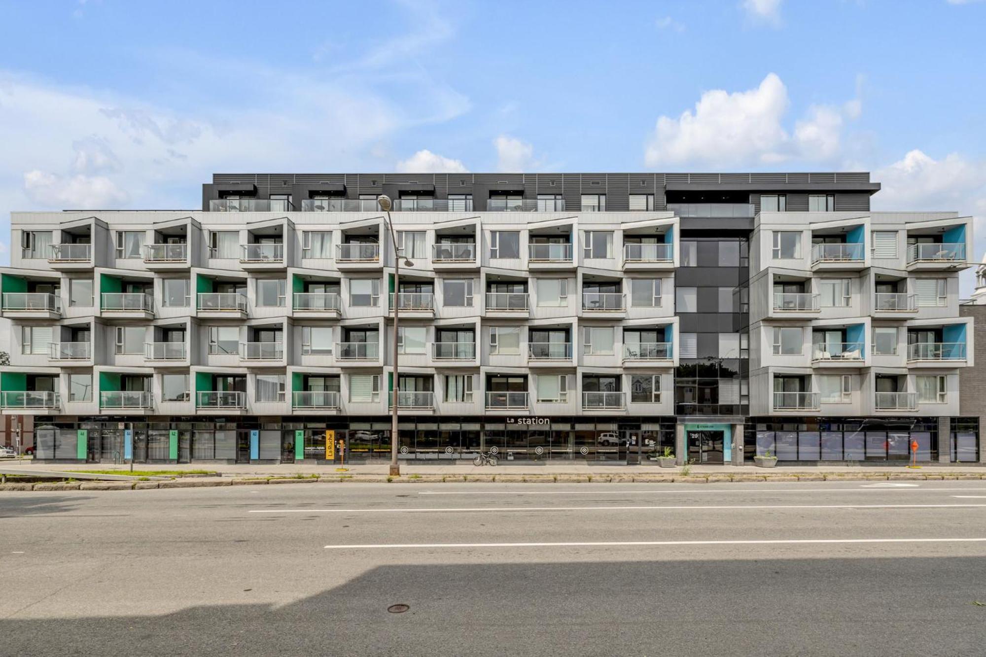 Initial / Wave + Parking / Centre-Ville De Quebec Exterior photo